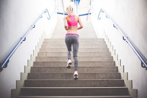Treppensteigen ist eine tolle Möglichkeit, Übergewicht loszuwerden. 