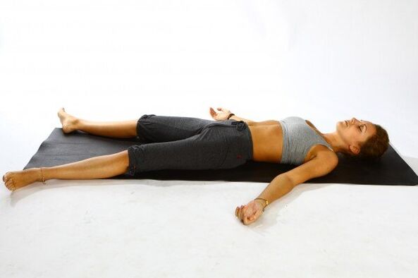 Yoga-Leichenpose zum Abnehmen